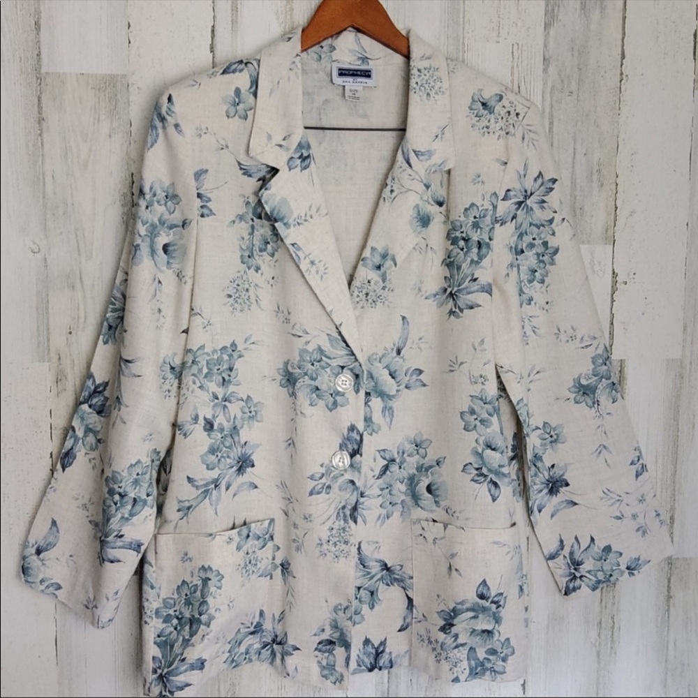 SOLD: Vintage linen blue and white floral blazer - Picture 1 of 6